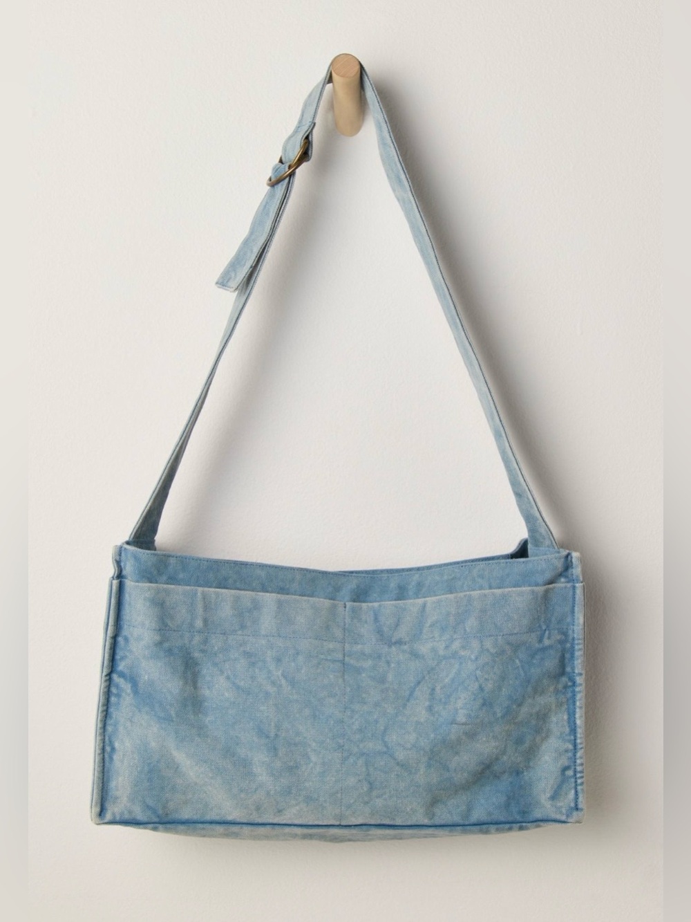 NWT Free People Camp Crush Sling Bag in Blue 🩵 New $78 18x10x5 Adjustable Strap - Picture 4 of 10